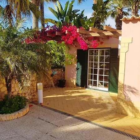 One Bedroom Appartement With Shared Pool Furnished Terrace And Wifi At Odiaxere 5 Km Away From The Beach *